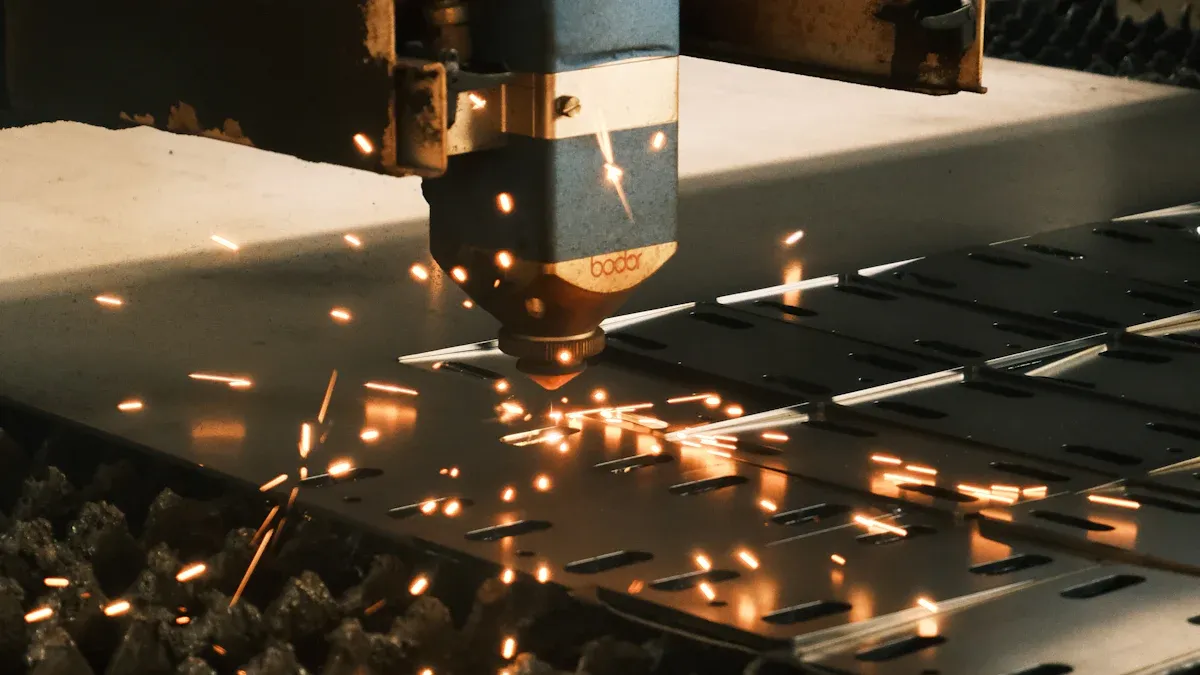 دليل خطوة بخطوة لقطع الأوراق الفولاذية بشكل نظيف